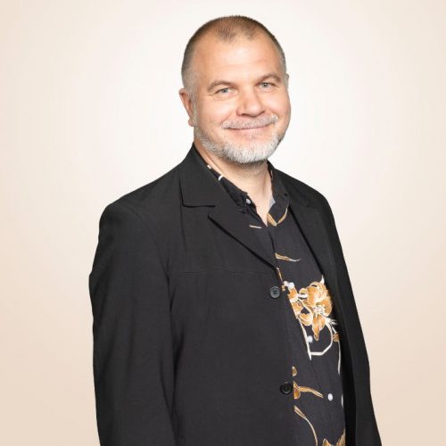 Kuvassa on Erkki Räsänen